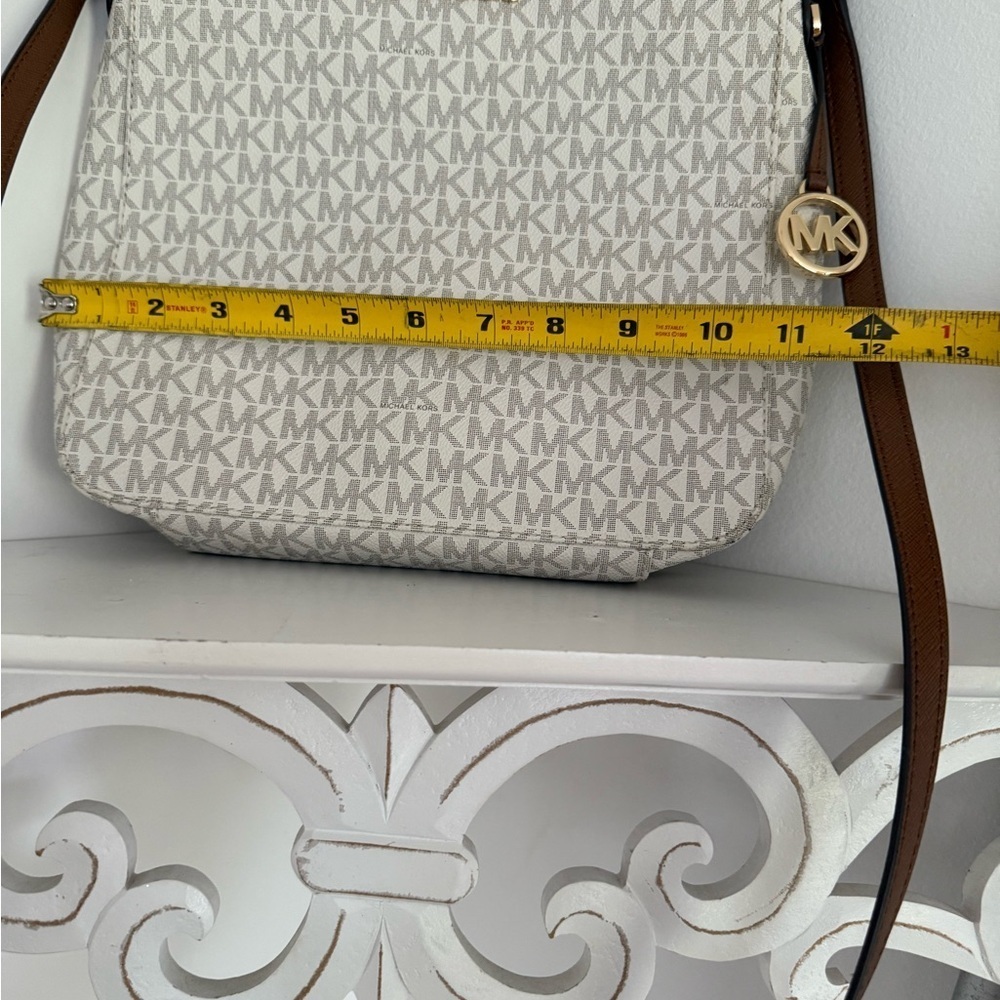 Michael Kors 
Jet Set Travel Small Signature Logo Messenger - Picture 2 of 6